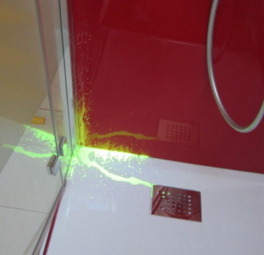 Recherche de fuite par fluorescéine dans une douche à Paris et dans toute l'Île-de-France